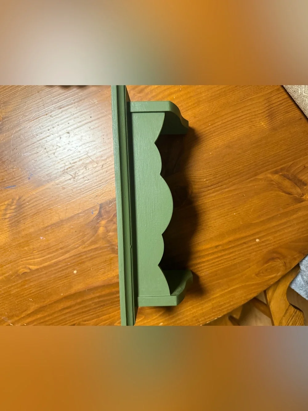 ✨ Vintage Green Decorative Wall Shelf - Classic Scalloped Accent